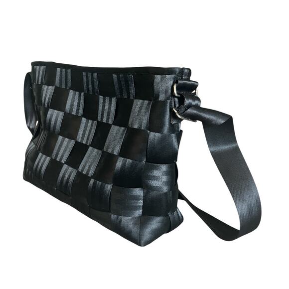 Harvey’s Seatbelt Black Bag - Picture 2 of 8